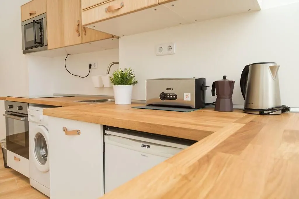Central Danube 3Br, 2 Bathr Quiet Apt At Market Hall location