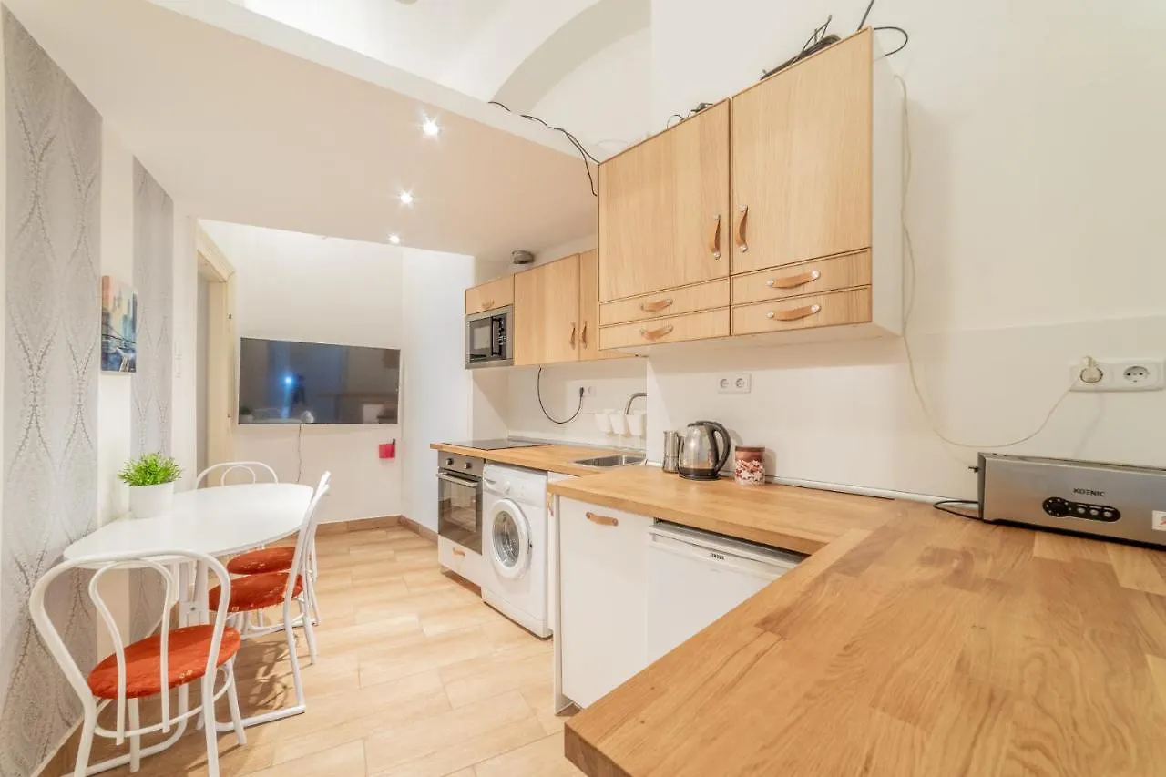 Central Danube 3Br, 2 Bathr Quiet Apt At Market Hall Budapest Apartment
